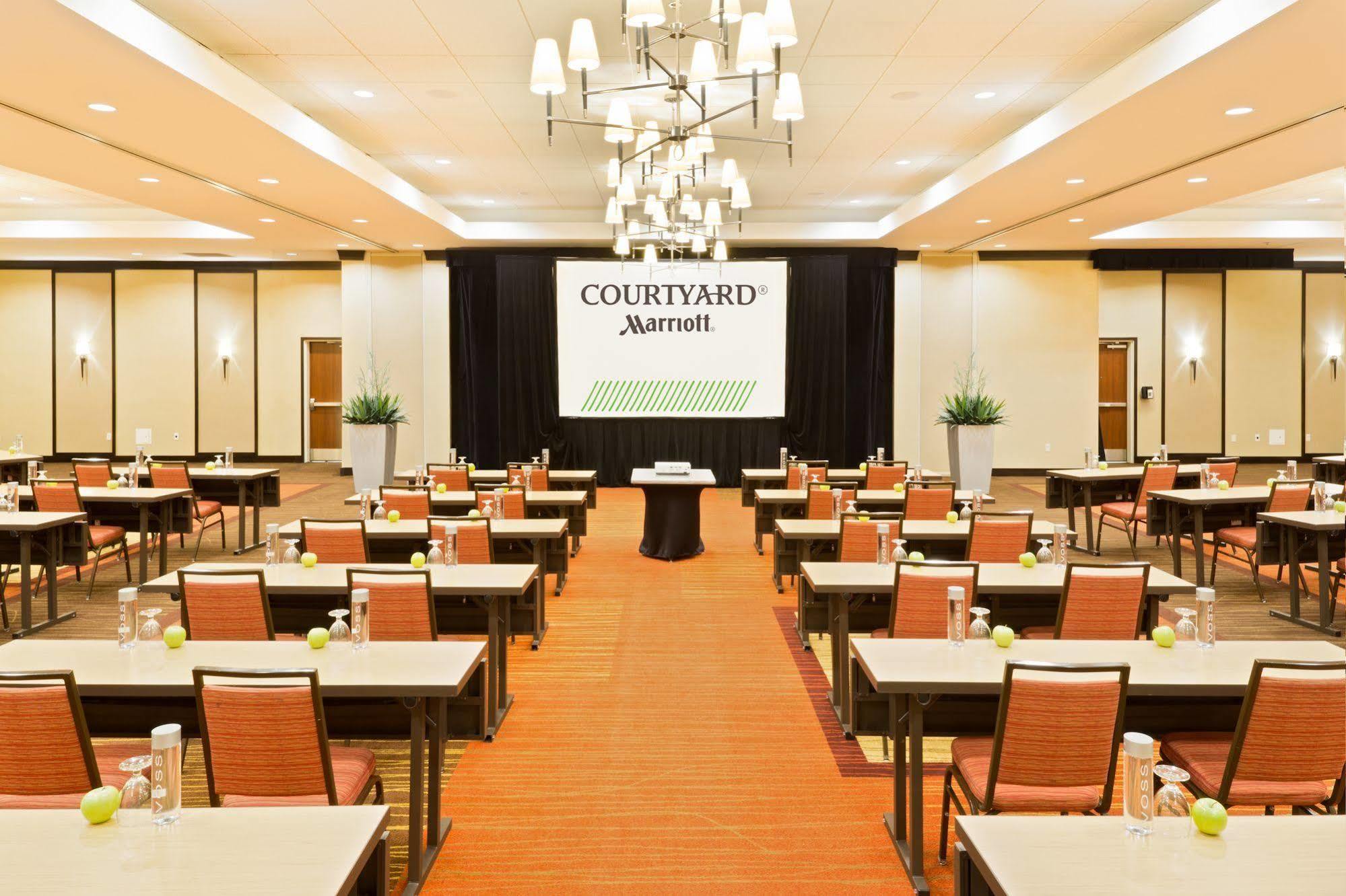 Courtyard Fort Wayne Downtown At Grand Wayne Convention Center Kültér fotó